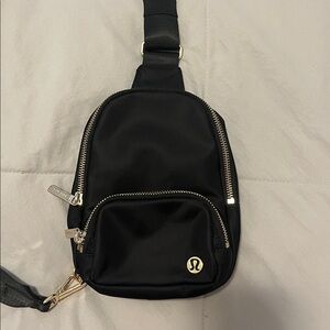 Lululemon everywhere small sling bag